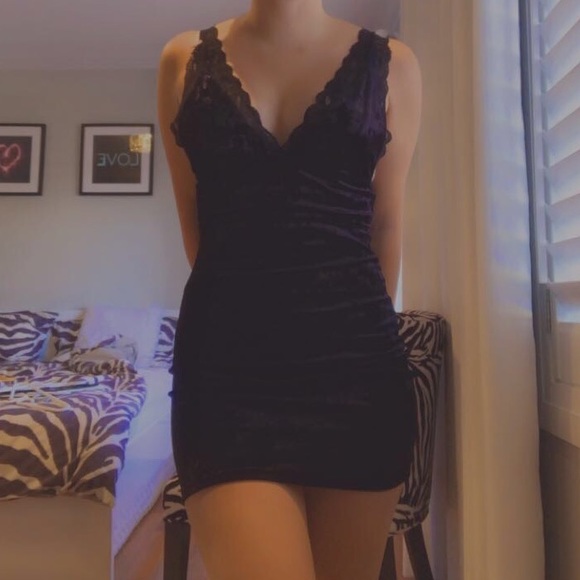Mini velvet dress - Picture 1 of 3
